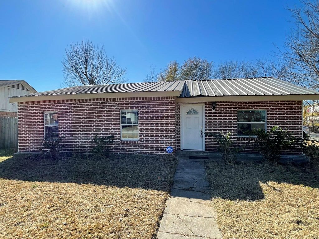 17202 Sunshine Street, Houston, TX 77049