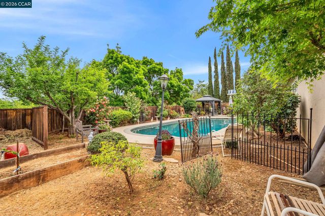 5565 Banff Ct, Concord, CA 94521