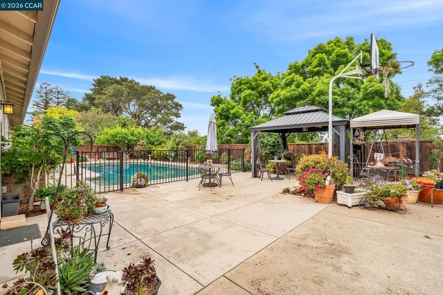 5565 Banff Ct, Concord, CA 94521