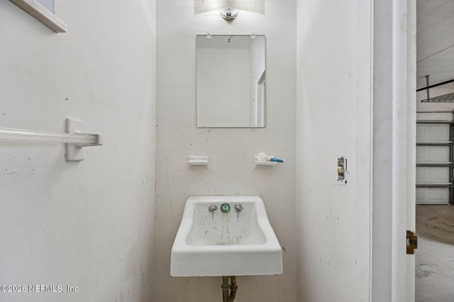 6841 MADRID Avenue, Jacksonville, FL 32217