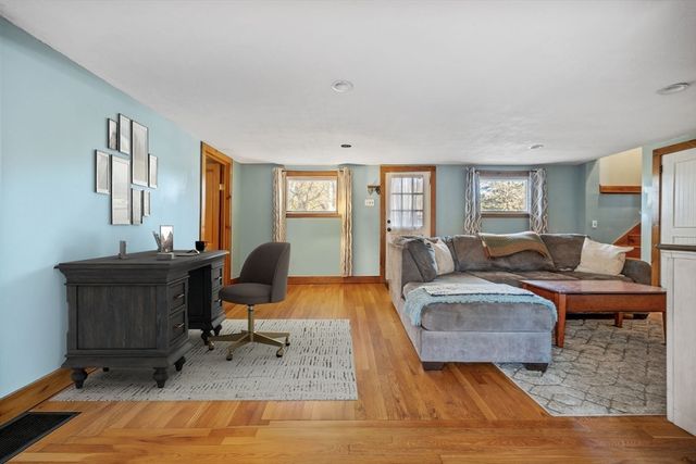 40 3rd Ave, Halifax, MA 02338