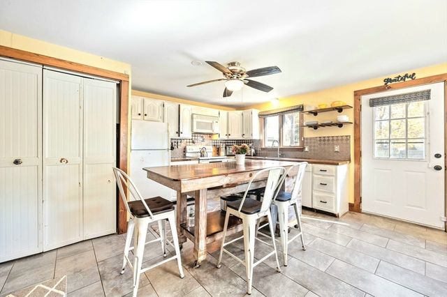 40 3rd Ave, Halifax, MA 02338