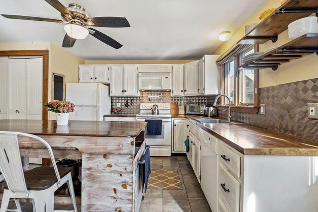 40 3rd Ave, Halifax, MA 02338