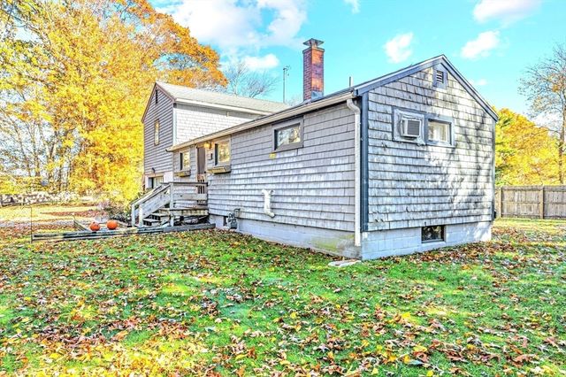 40 3rd Ave, Halifax, MA 02338
