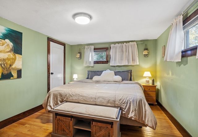 40 3rd Ave, Halifax, MA 02338