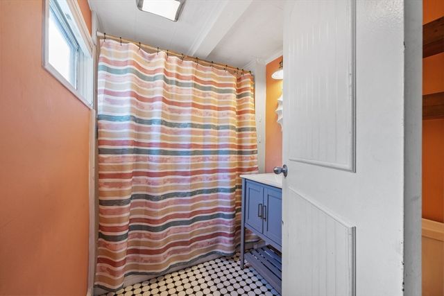 40 3rd Ave, Halifax, MA 02338