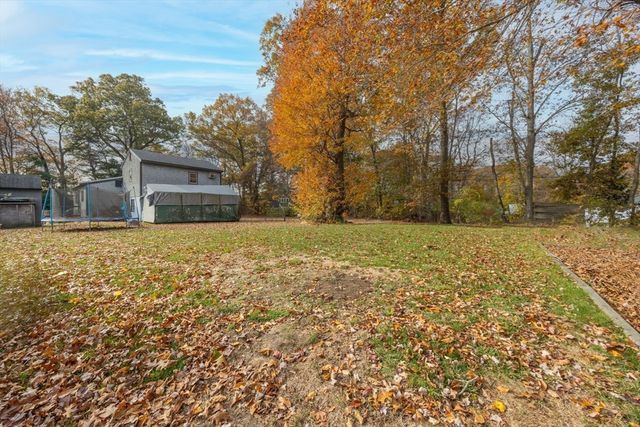 40 3rd Ave, Halifax, MA 02338