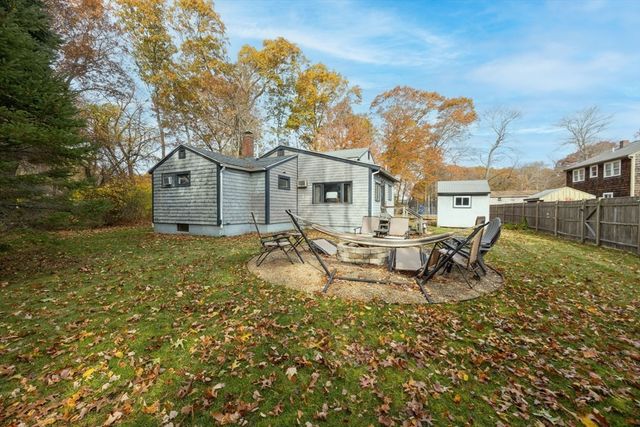 40 3rd Ave, Halifax, MA 02338