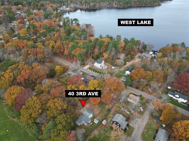 40 3rd Ave, Halifax, MA 02338