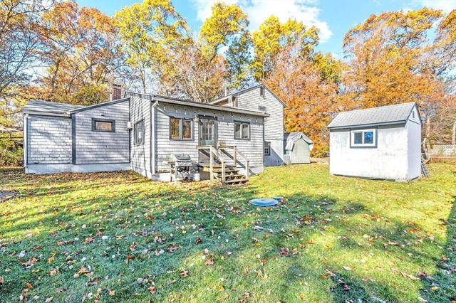 40 3rd Ave, Halifax, MA 02338