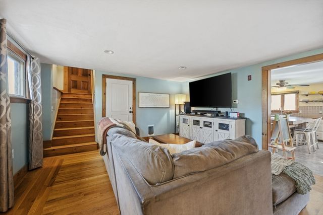 40 3rd Ave, Halifax, MA 02338