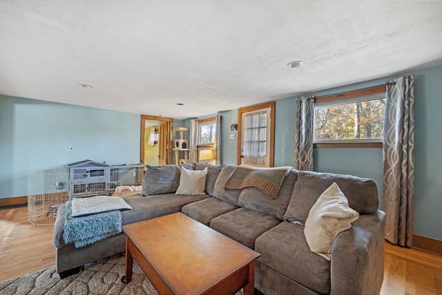 40 3rd Ave, Halifax, MA 02338
