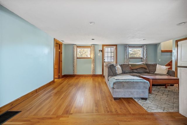 40 3rd Ave, Halifax, MA 02338