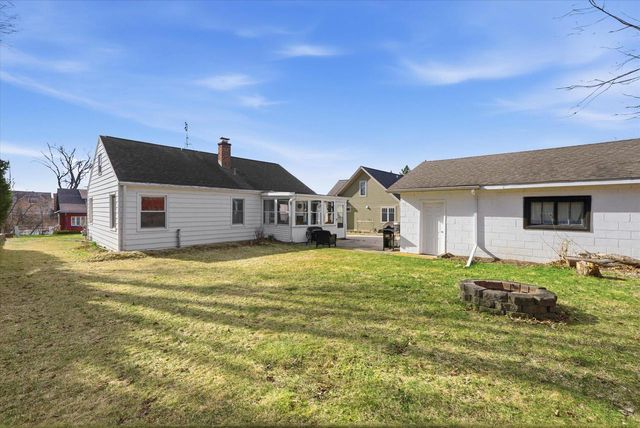 1216 15th AVENUE, Grafton, WI 53024