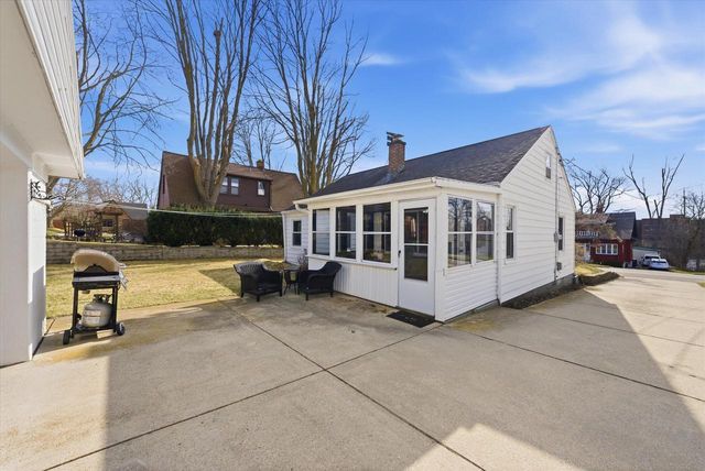 1216 15th AVENUE, Grafton, WI 53024