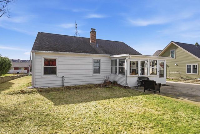 1216 15th AVENUE, Grafton, WI 53024