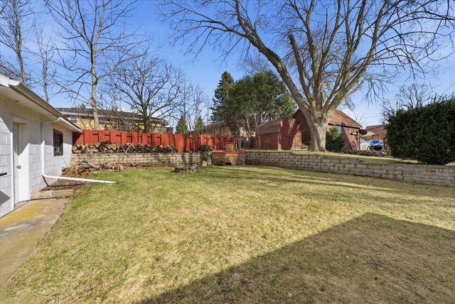 1216 15th AVENUE, Grafton, WI 53024