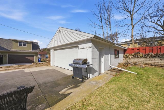 1216 15th AVENUE, Grafton, WI 53024