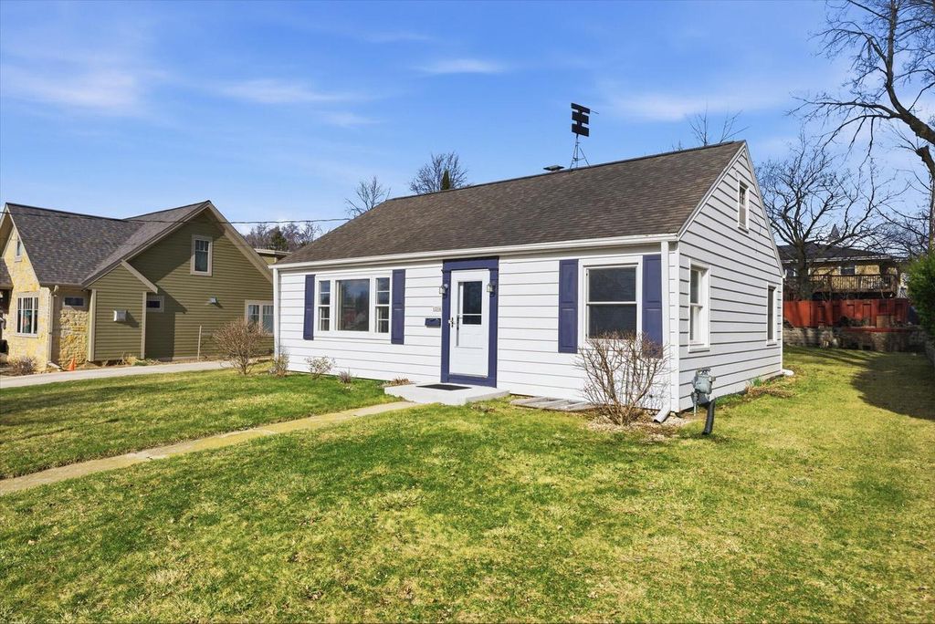 1216 15th AVENUE, Grafton, WI 53024
