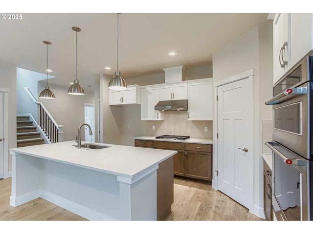 7827 Sw THORNBRIDGE Ter, Beaverton, OR 97007