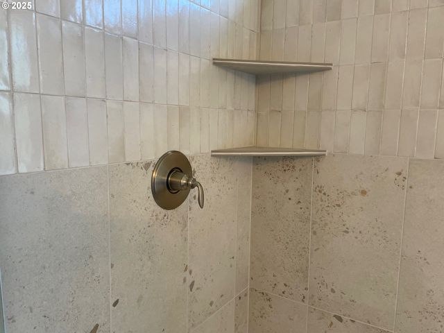 7827 Sw THORNBRIDGE Ter, Beaverton, OR 97007