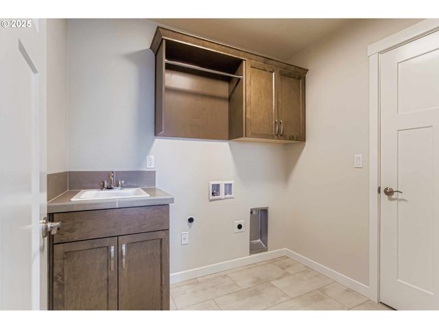 7827 Sw THORNBRIDGE Ter, Beaverton, OR 97007