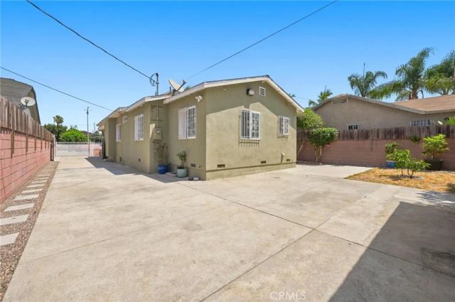 1100 W Gage Avenue, Los Angeles, CA 90044