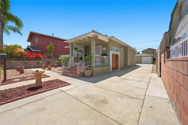 1100 W Gage Avenue, Los Angeles, CA 90044