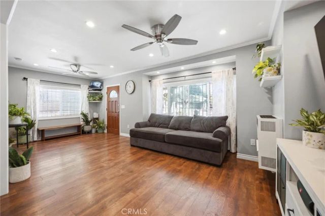 1100 W Gage Avenue, Los Angeles, CA 90044