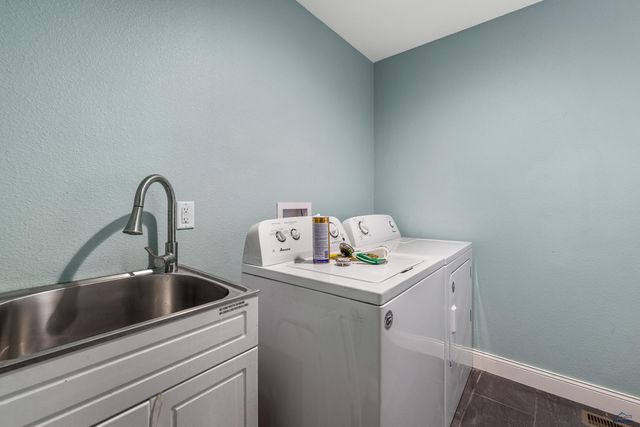 12589 RED DIRT RD, Hot Springs, SD 57747