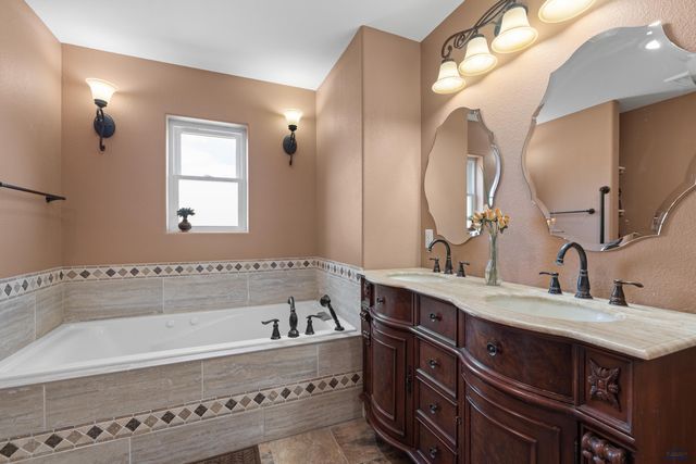 12589 RED DIRT RD, Hot Springs, SD 57747