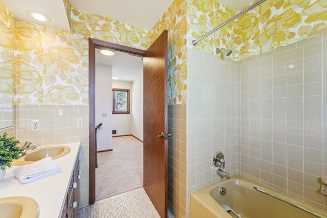 3921 Crystal Lake Boulevard, Robbinsdale, MN 55422