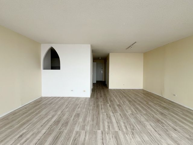 5320 N Sheridan Road 2110, Chicago, IL 60640