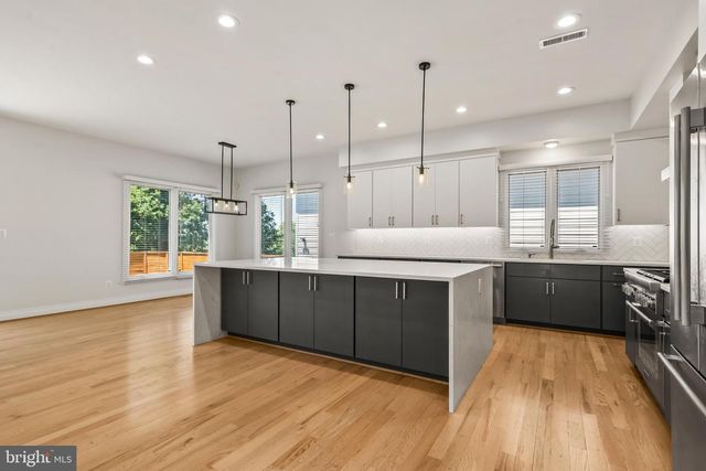 924 28TH ST S, Arlington, VA 22202