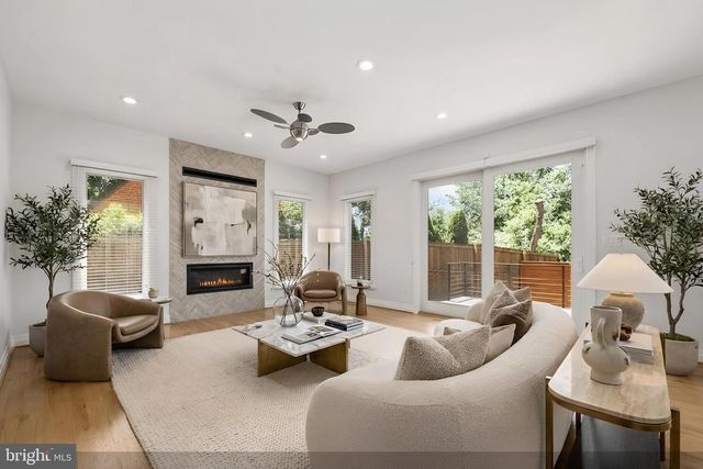 924 28TH ST S, Arlington, VA 22202