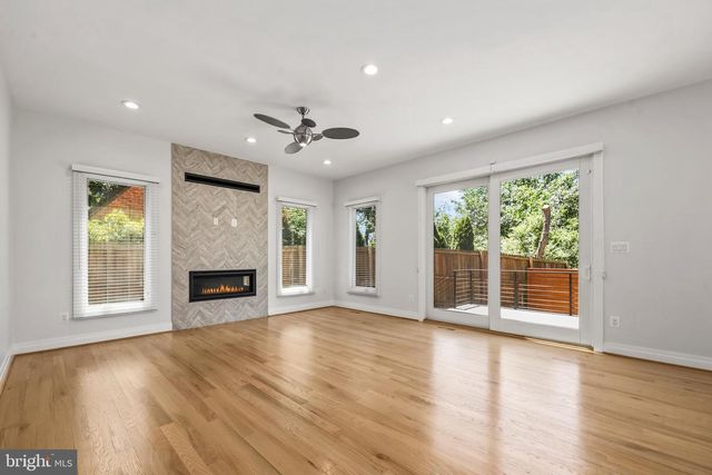924 28TH ST S, Arlington, VA 22202
