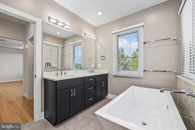 924 28TH ST S, Arlington, VA 22202