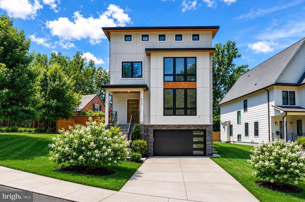 924 28TH ST S, Arlington, VA 22202