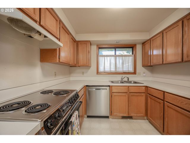 11020 Ne PRESCOTT St, Portland, OR 97220