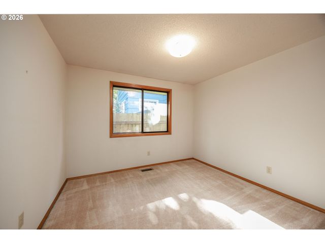 11020 Ne PRESCOTT St, Portland, OR 97220