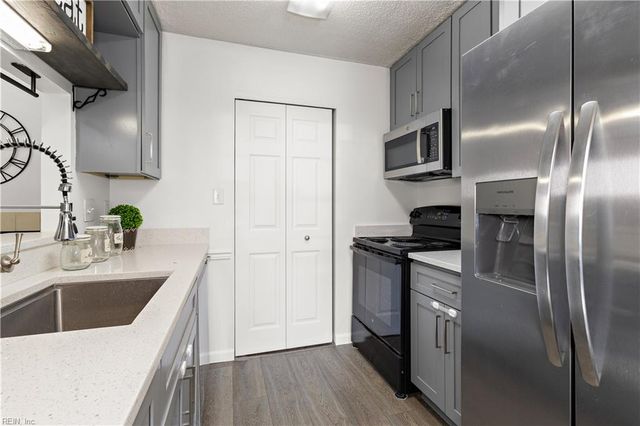 104 Corwin Cir, Hampton, VA 23666