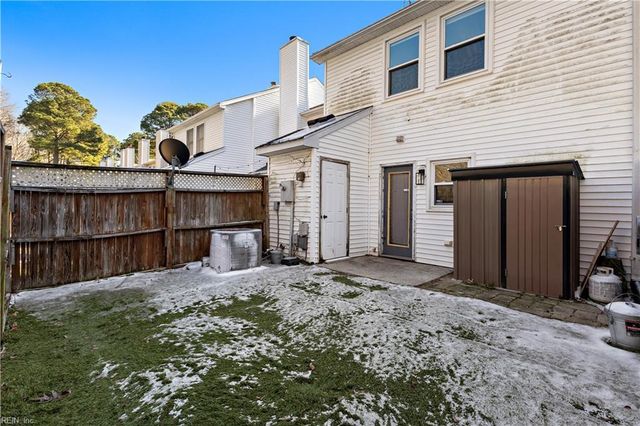 104 Corwin Cir, Hampton, VA 23666