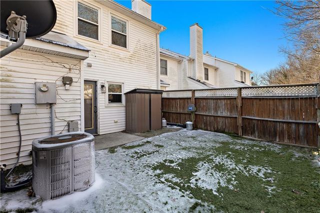 104 Corwin Cir, Hampton, VA 23666