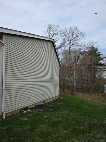 38 Laura Lane, Kiamesha Lake, NY 12751