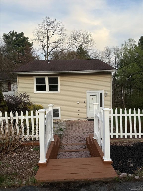 38 Laura Lane, Kiamesha Lake, NY 12751