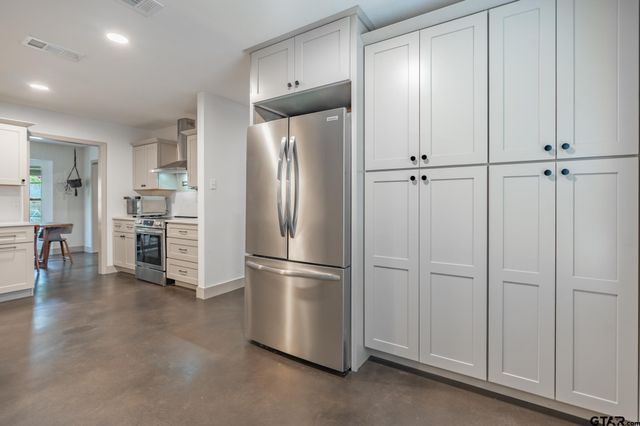 3698 Holly Ln, Flint, TX 75762