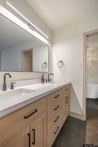 3698 Holly Ln, Flint, TX 75762
