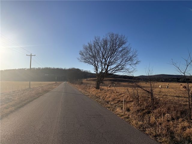 204 Madison 6601 Street, Huntsville, AR 72740