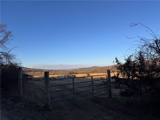 204 Madison 6601 Street, Huntsville, AR 72740