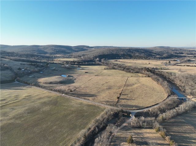 204 Madison 6601 Street, Huntsville, AR 72740